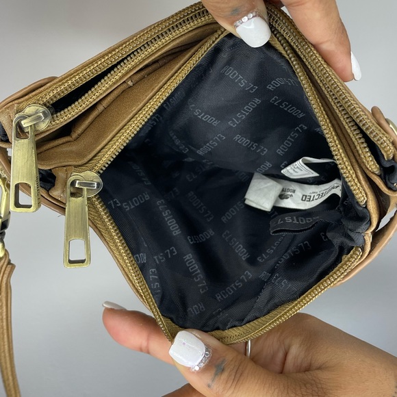 THIS IS A PROJECT: NEW-ISH ROOTS WALLET AS IS (WRISTLET NEEDS LOVE) - Picture 12 of 17